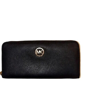 Michael Kors Full Zip Wallet